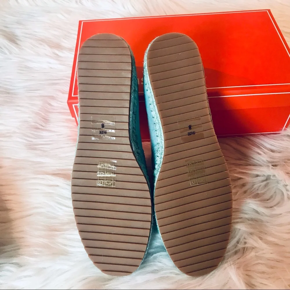 Bill Blass Sutton Espadrille Aqua Leather Sequin Floral Flats NWT SZ 8 Dopamine